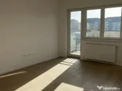 Apartament 3 camere, decomandat - zona Tractorul 