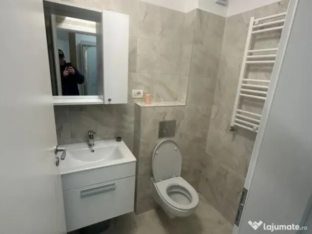 Garsoniera de inchiriat la 7 minute de metrou Berceni