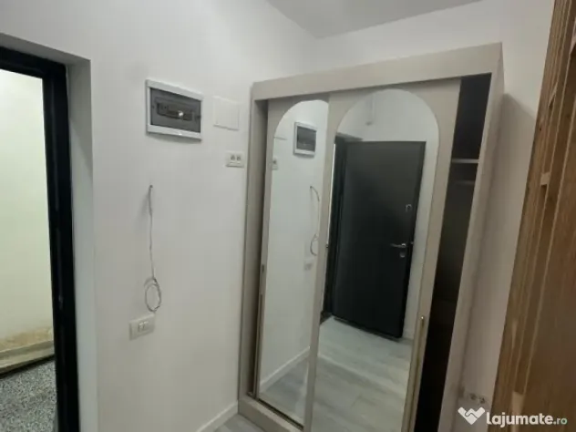 Garsoniera de inchiriat la 7 minute de metrou Berceni