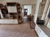 Apartament de vânzare compartimentat cu 3 camere 