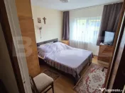 Apartament de vânzare compartimentat cu 3 camere 
