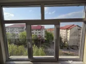 Apartament de vânzare compartimentat cu 3 camere 