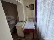 Apartament de vânzare compartimentat cu 3 camere 