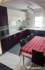 Apartament 4 camere, decomandat - zona Noua