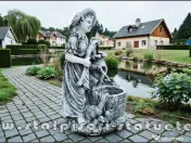 Statuetă țărăncuța la pompă, gri patinat, model S105. 