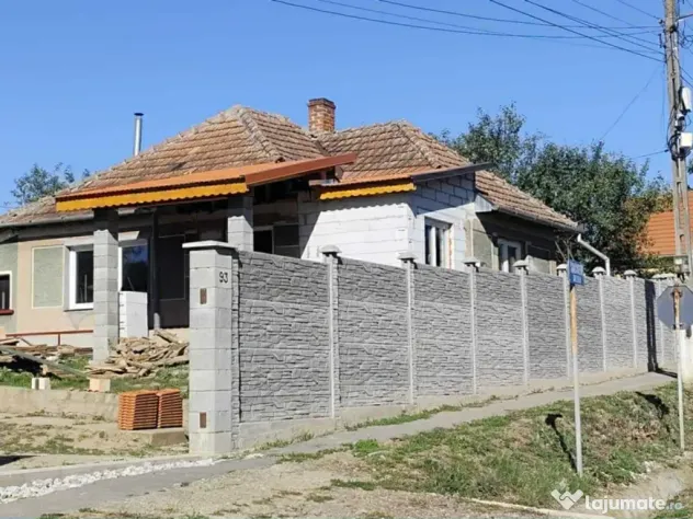 Casă cu teren în Crestur
