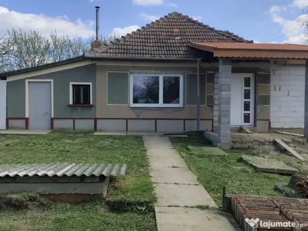 Casă cu teren în Crestur