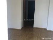 Garsoniera Calea Calarasilor, transformata in 2 camere, pret 