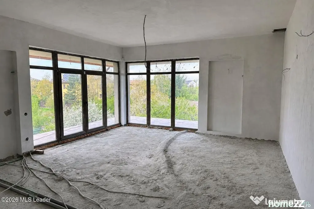 Tamasi - langa padure, casa 300 mp teren 711 mp, personal...