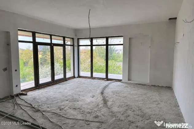 Tamasi - langa padure, casa 300 mp teren 711 mp, personal...