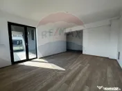 Apartament cu 2 camere de închiriat in bloc nou Valcom R...