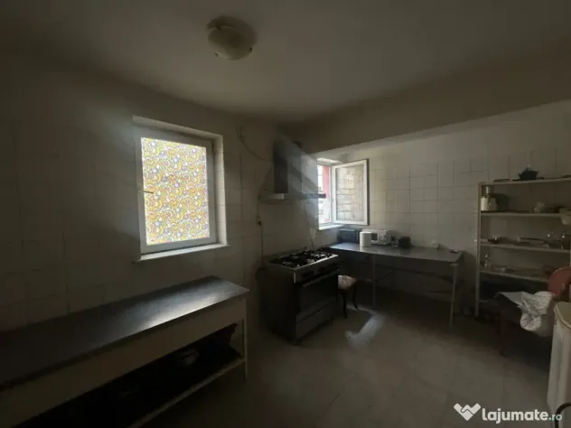 Spatiu comercial destinat pizerie/brutarie/cofetarie