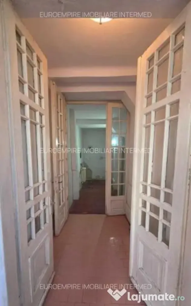 Aparatament 4 camere de vanzare zona Piata ovidiu