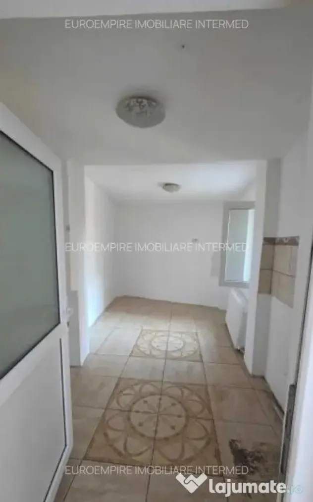Aparatament 4 camere de vanzare zona Piata ovidiu
