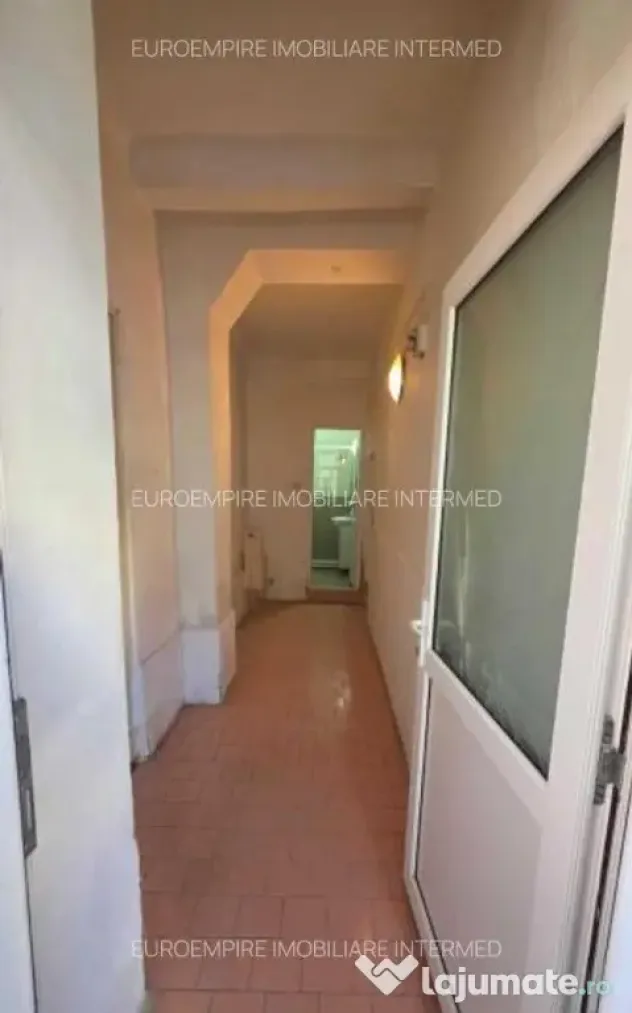 Aparatament 4 camere de vanzare zona Piata ovidiu