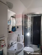 Casă spațioasă de vânzare în zona metropolitană, Fu... 