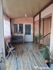 Casă spațioasă de vânzare în zona metropolitană, Fu... 