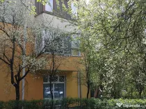 Vand apartament 2 camere etaj 1 deschidere la strada V.Babes