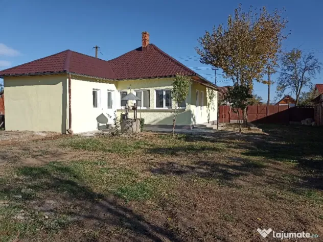 Casa cu gradina la tara la 25 km de Oradea in satul Santimreu.