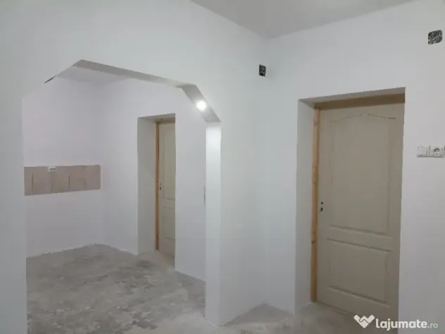 Casa cu gradina la tara la 25 km de Oradea in satul Santimreu.