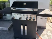 Grătar pe gaz cu 4+1 arzătoare și plită 