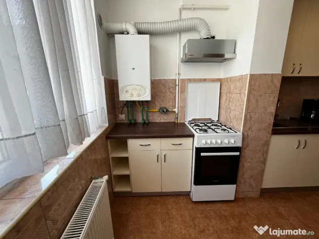 Apartament 2 camere semidecomandat zona Florilor