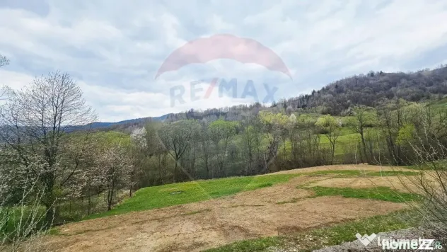 Teren de vanzare cu vedere la Ceahlău și Lacul Bicaz - Chiriteni (Neamt)