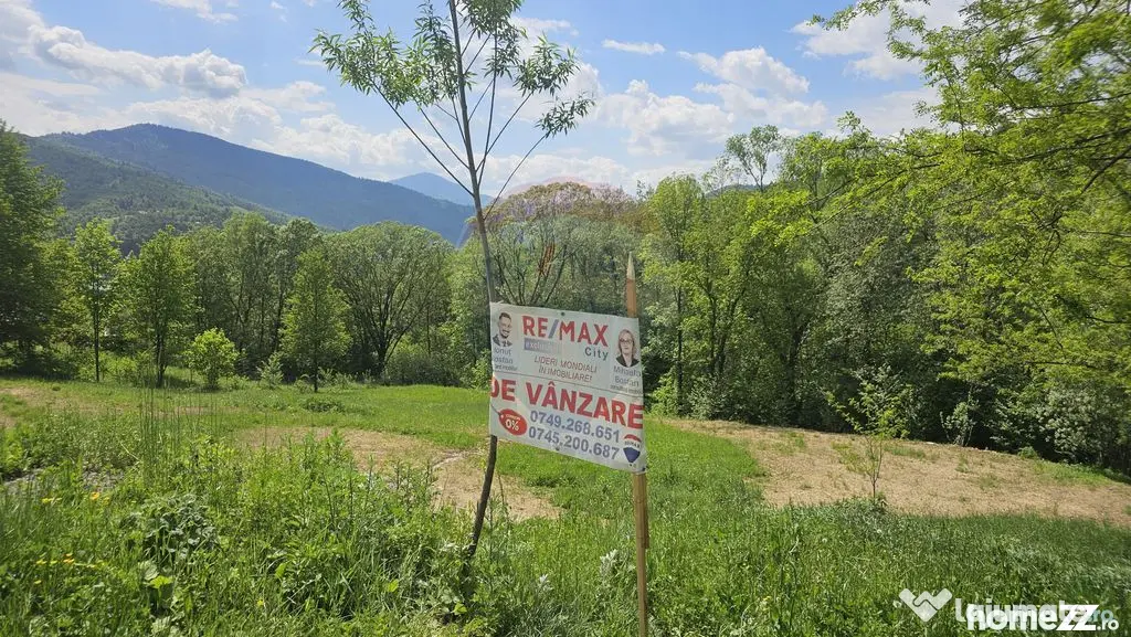 Teren de vanzare cu vedere la Ceahlău și Lacul Bicaz