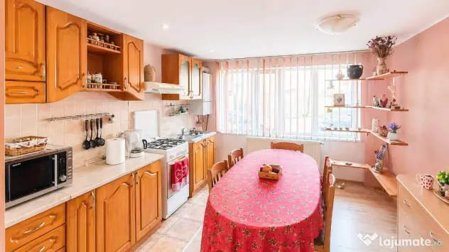 Apartament 3 camere Parter