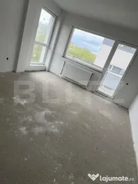 Apartament 3 camere, etaj intermediar, cu geam la baie, parc 