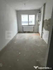 Apartament 3 camere, etaj intermediar, cu geam la baie, parc 