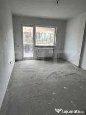 Apartament 3 camere, etaj intermediar, cu geam la baie, parc 