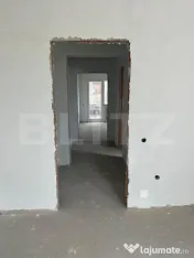 Apartament 3 camere, etaj intermediar, cu geam la baie, parc 