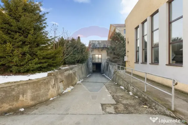 Spațiu comercial de închiriat 550 mp tip pivniță - zo...