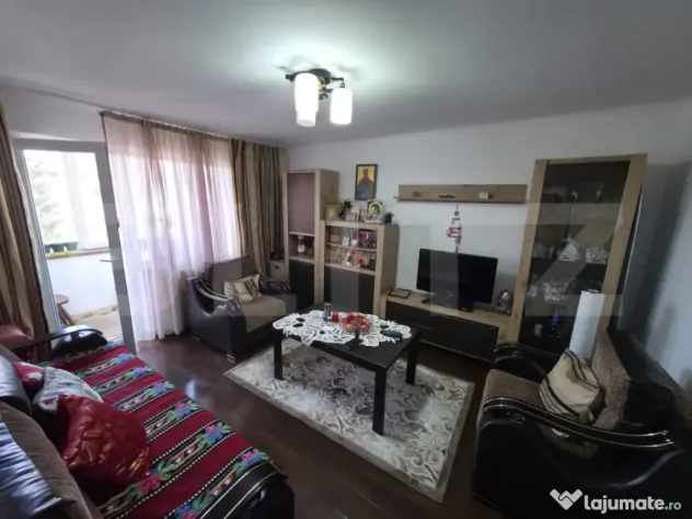 Apartament 4 camere, decomandat, 80 mp