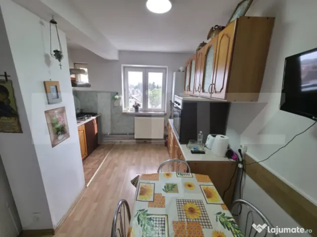 Apartament 4 camere, decomandat, 80 mp
