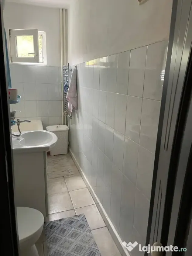 Inchiriez apartament 2 camere mobilat zona Sala Sporturilor