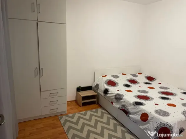 Inchiriez apartament 2 camere mobilat zona Sala Sporturilor