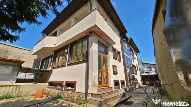 Vilă individuală de vânzare – zona Lacul Morii