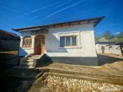 Proprietate 2 case,3 anexe,teren 3.233 m – Dârmănești A 