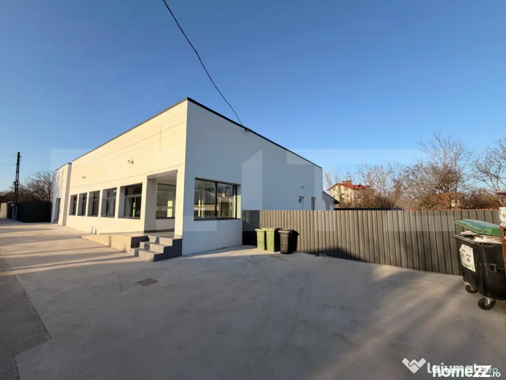 Spațiu 245 mp cu 10 parcări, curte logistică și rampă m