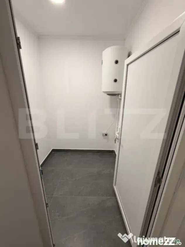 Spațiu 245 mp cu 10 parcări, curte logistică și rampă m