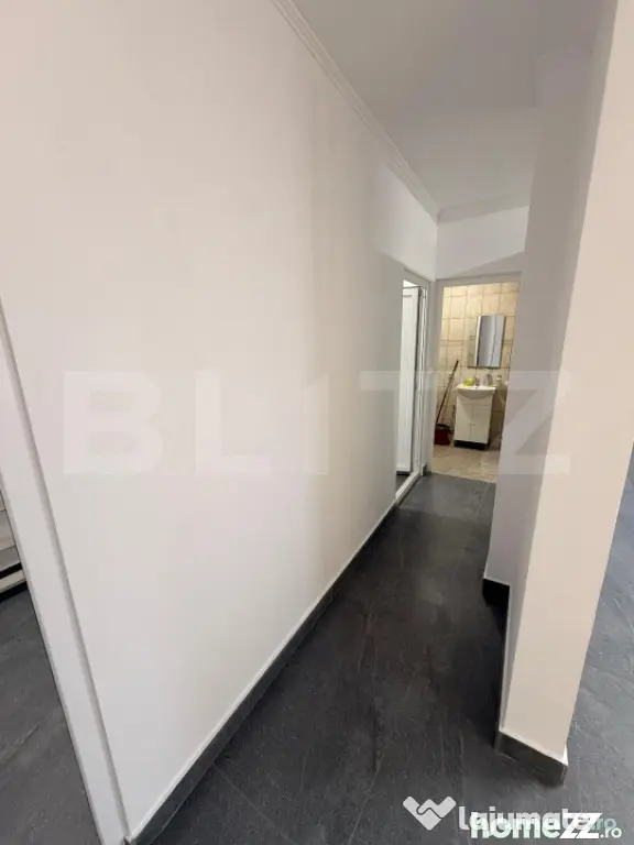 Spațiu 245 mp cu 10 parcări, curte logistică și rampă m