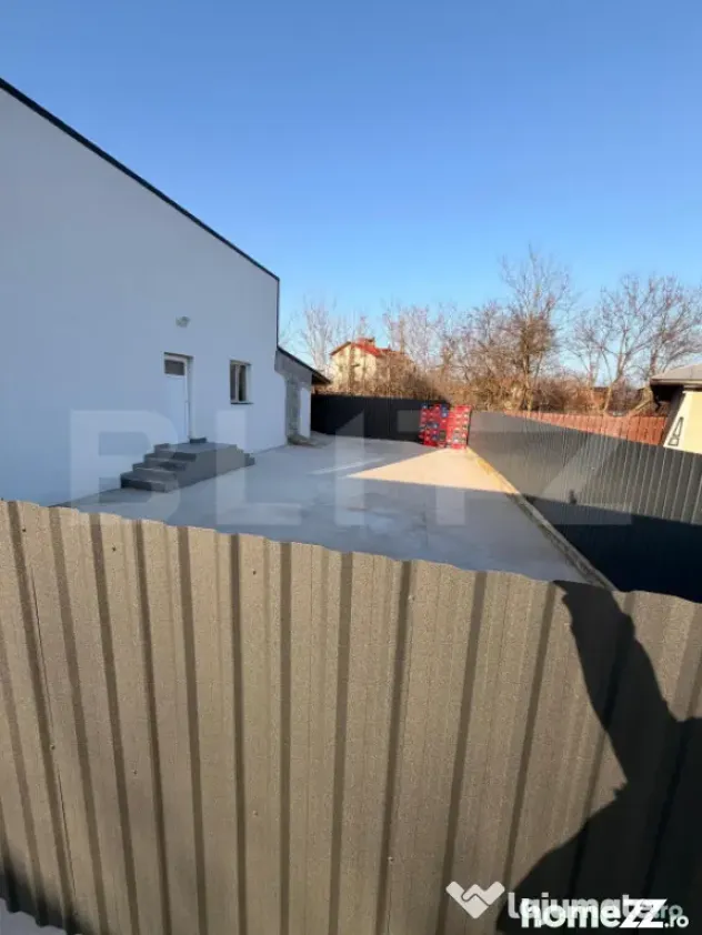 Spațiu 245 mp cu 10 parcări, curte logistică și rampă m
