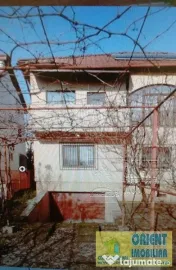 Lazu, vila P+1, 6 camere, mobilata, gaze, inchirieri 