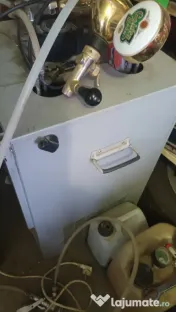 Vând dozator de bere ,vitrine etc 