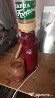 Vând dozator de bere ,vitrine etc 