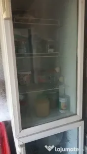 Vând dozator de bere ,vitrine etc 