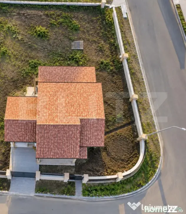 Casă individuală pe colț, cu teren de 589 mp și dublu fr - Sacalaz (Timis)