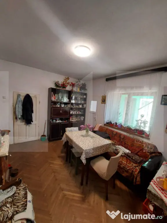 Casă spațioasă, zona Grădiște